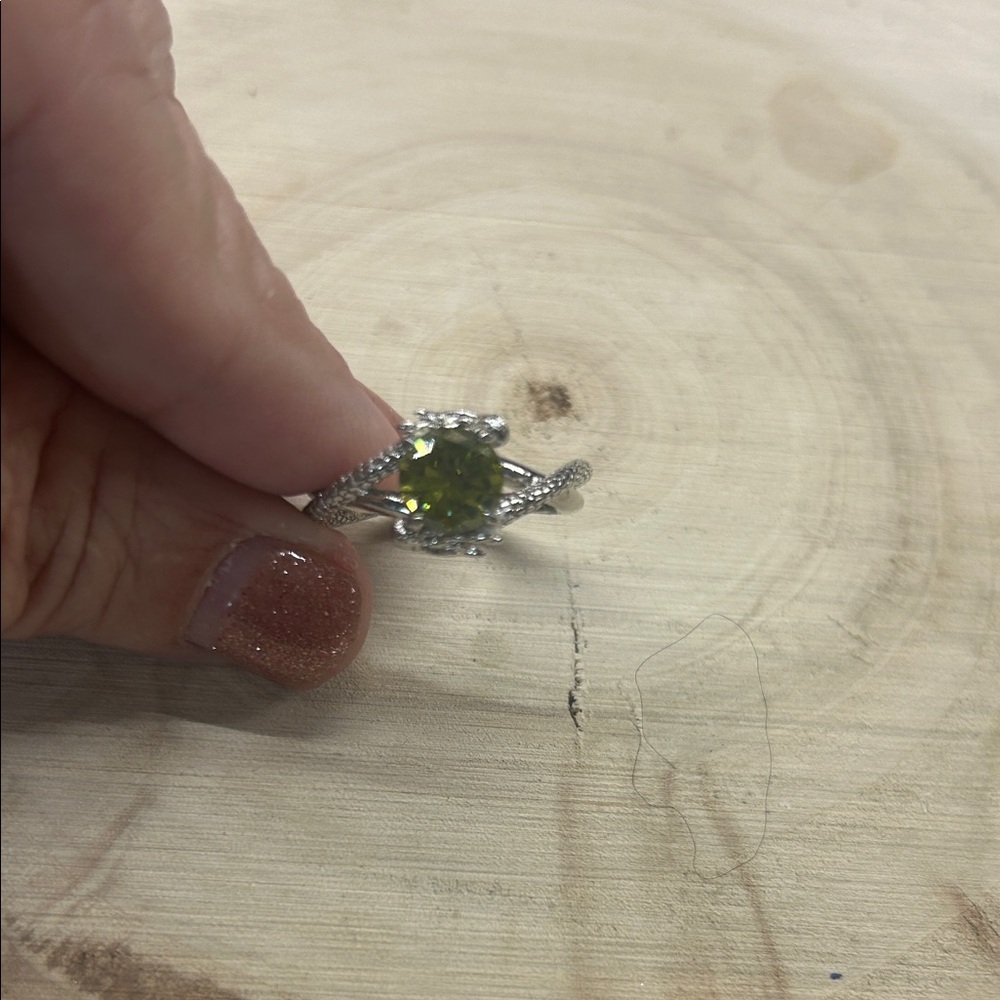 Elegant Silver and Green Gemstone Ring